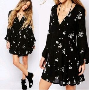 Free People Jasmine Embroidered Mini Dress Size 8 Black Surplice Vneck Boho Chic